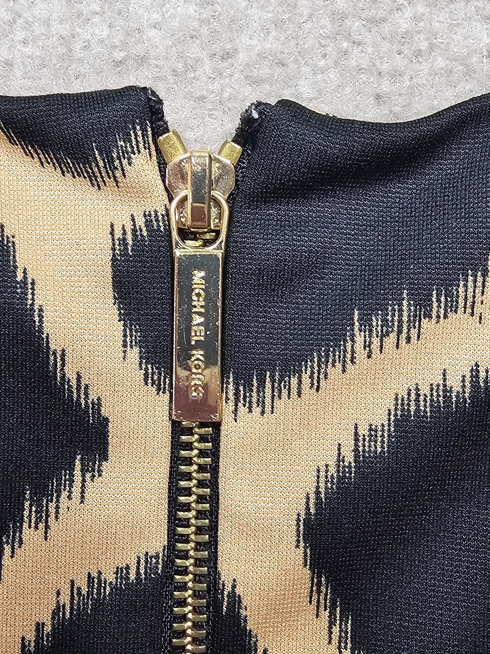Michael Kors Fit & Flare Dress Size 0 Black Tan Giraffe Print Gold Zip - Picture 10 of 13